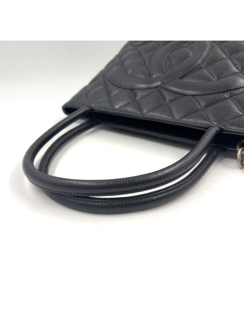 Chanel CC Logo Reprint Caviar Leather Black Tote Gold - Picture 5 of 15